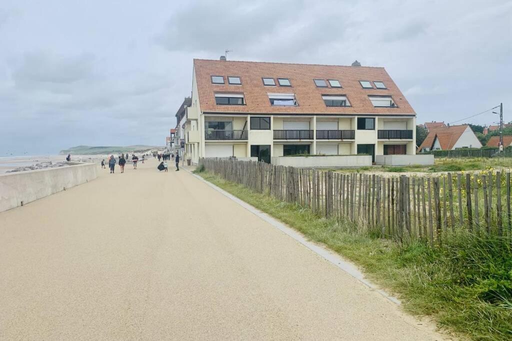Duplex Avec Jacuzzi Vue Imprenable Sur La Baie De Wissant Apartment Bagian luar foto