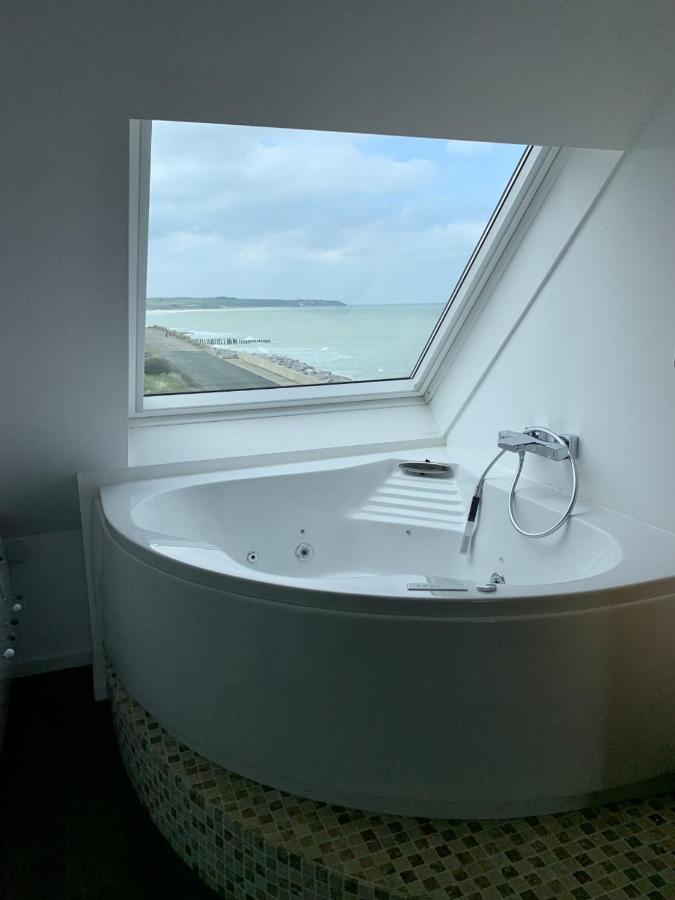 Duplex Avec Jacuzzi Vue Imprenable Sur La Baie De Wissant Apartment Bagian luar foto
